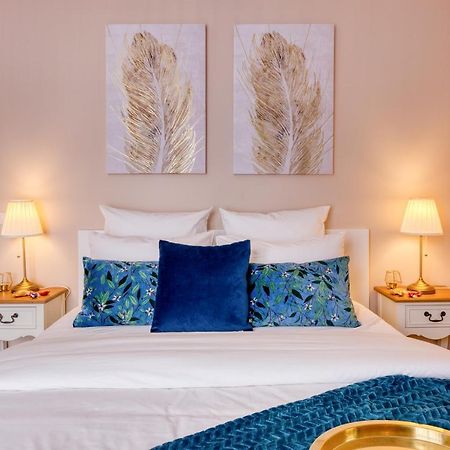 ليفري جارْجو Studio Hotel - Lit King Size - Parking - Wifi - Proche Cdg المظهر الخارجي الصورة