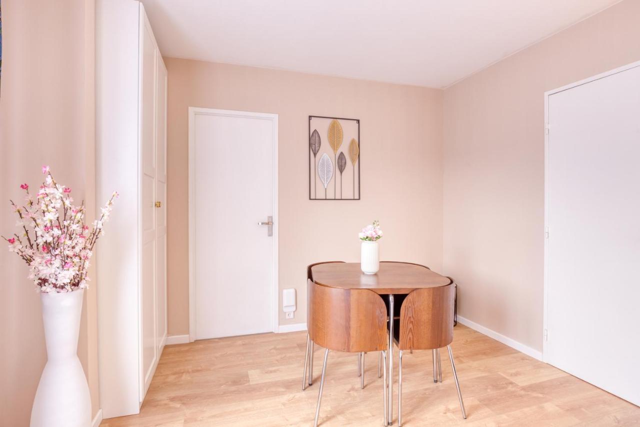 ليفري جارْجو Studio Hotel - Lit King Size - Parking - Wifi - Proche Cdg المظهر الخارجي الصورة